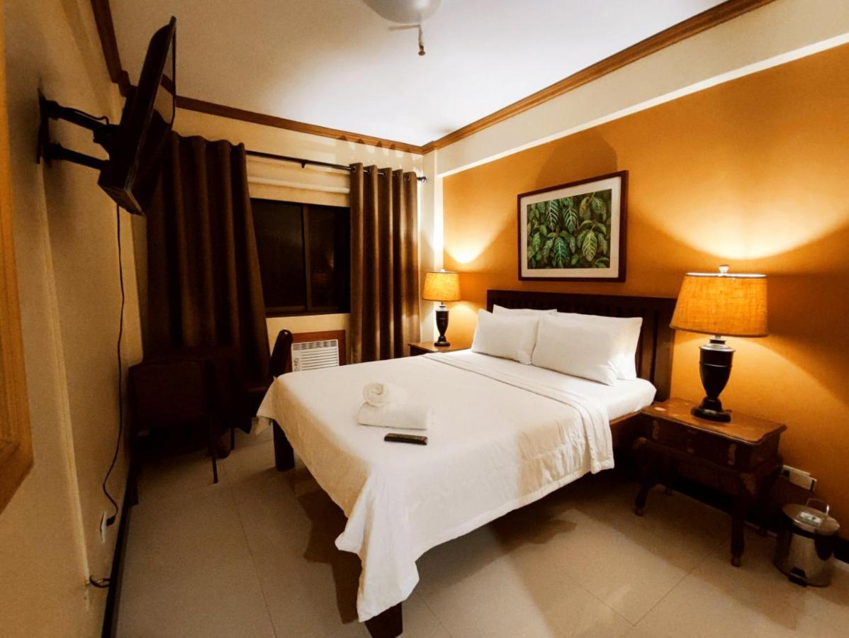Spring Plaza Hotel Dasmarinas Exterior photo