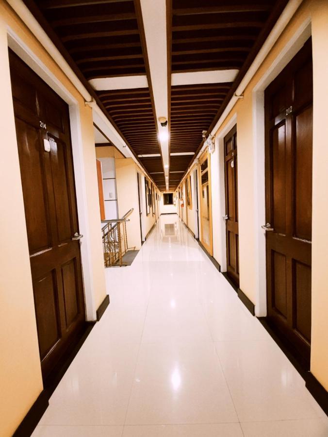 Spring Plaza Hotel Dasmarinas Exterior photo