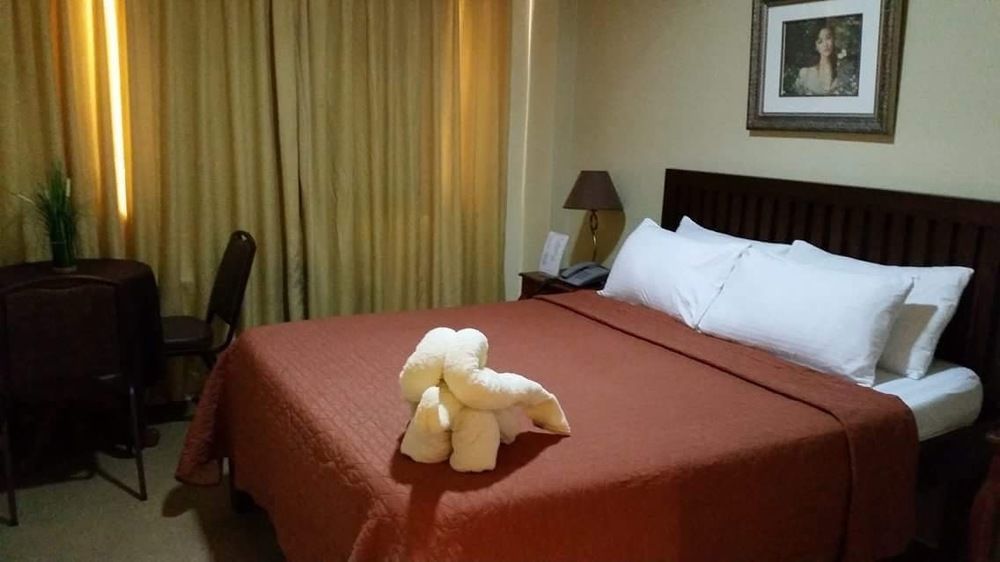 Spring Plaza Hotel Dasmarinas Exterior photo