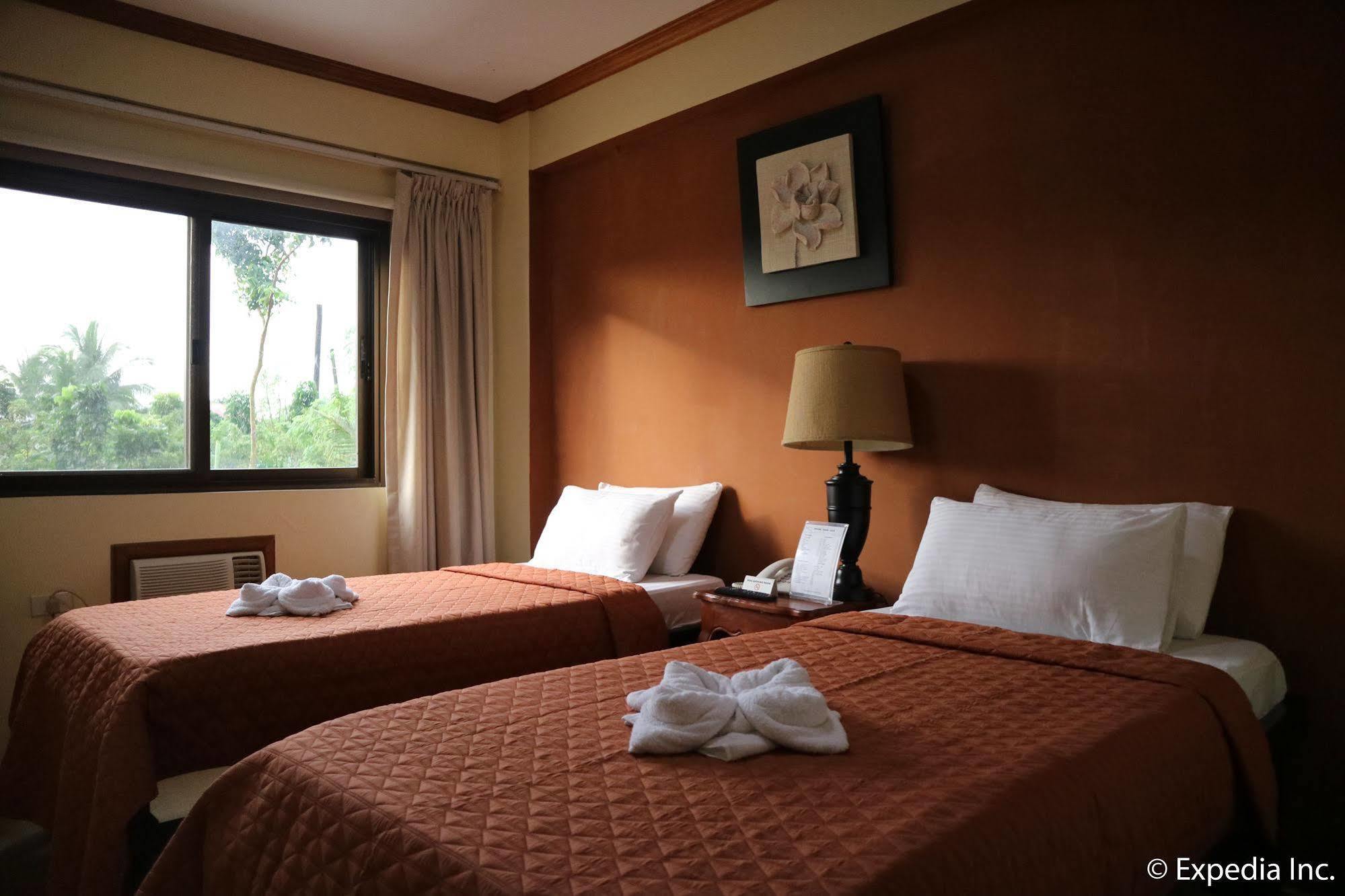 Spring Plaza Hotel Dasmarinas Exterior photo