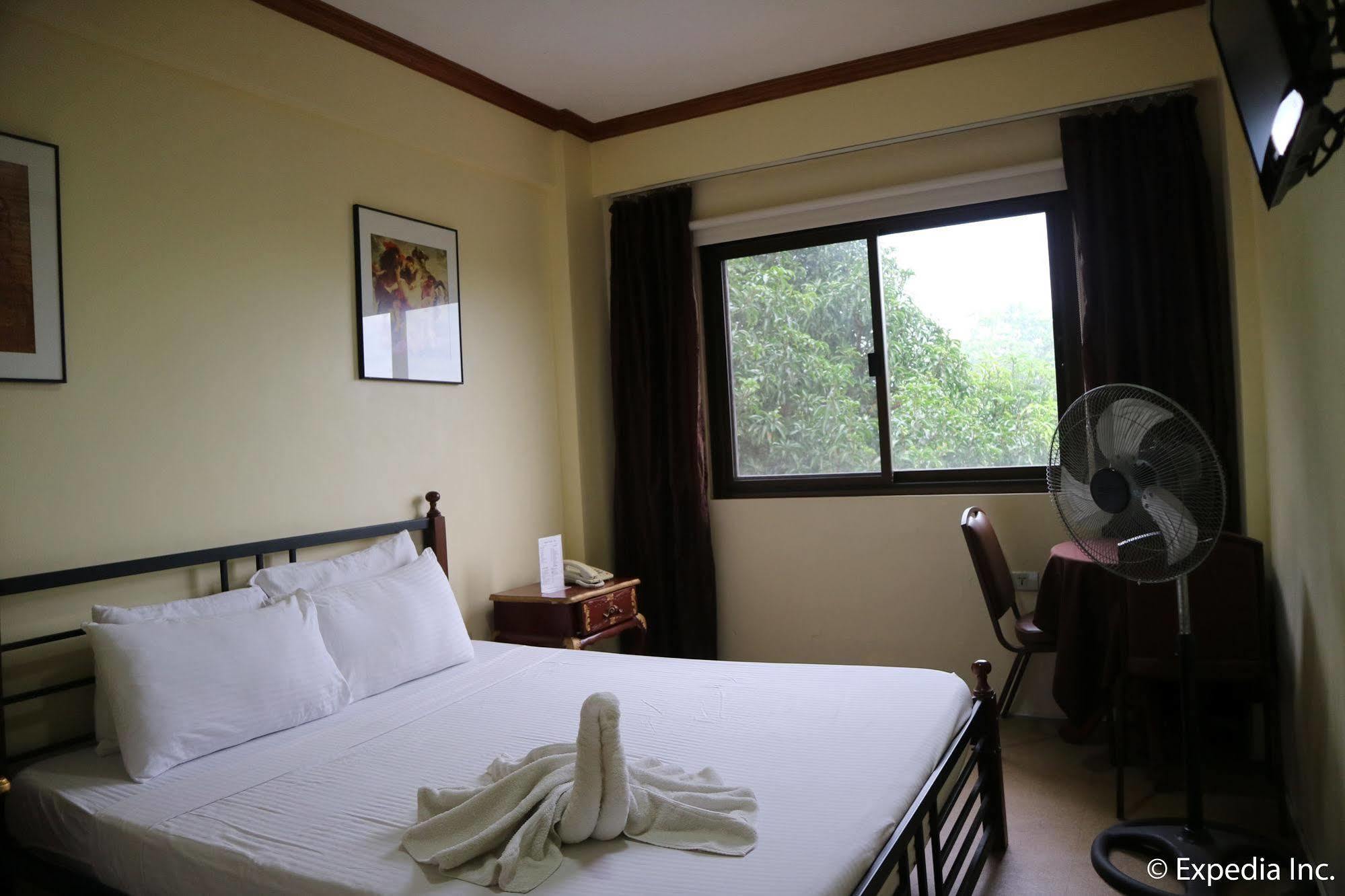 Spring Plaza Hotel Dasmarinas Exterior photo